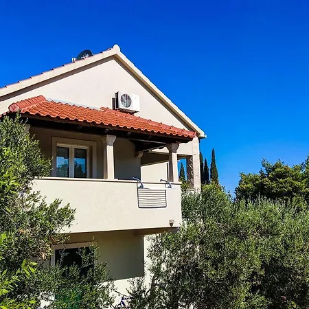 Leana - Great Location And Close To * Supetar