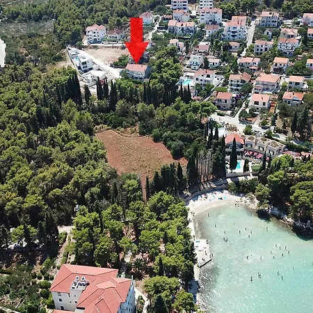 Leana - Great Location And Close To Supetar