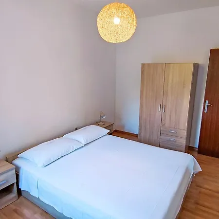 Apartment Leana - Great Location And Close To