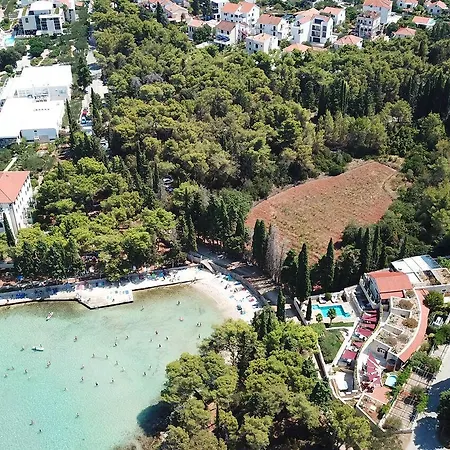 Leana - Great Location And Close To *