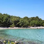 Leana Διαμέρισμα Supetar